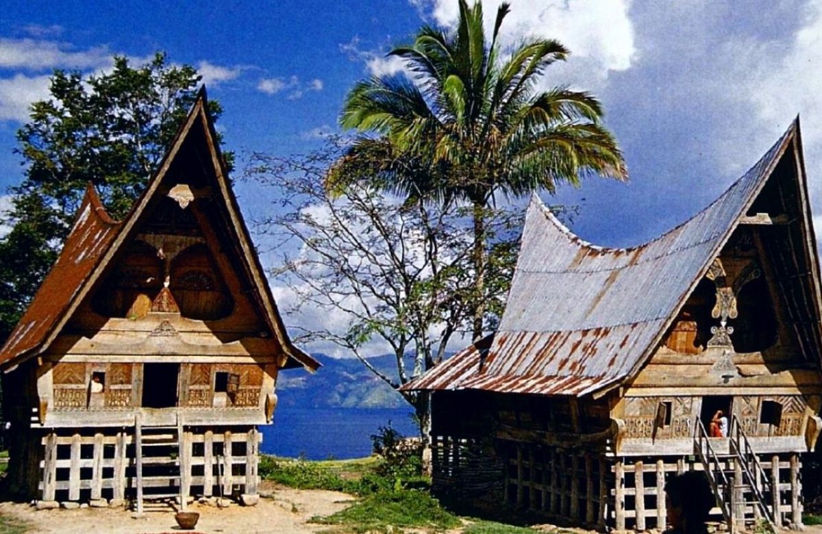 Rumah Bolon Rumah Adat Sumatera Utara