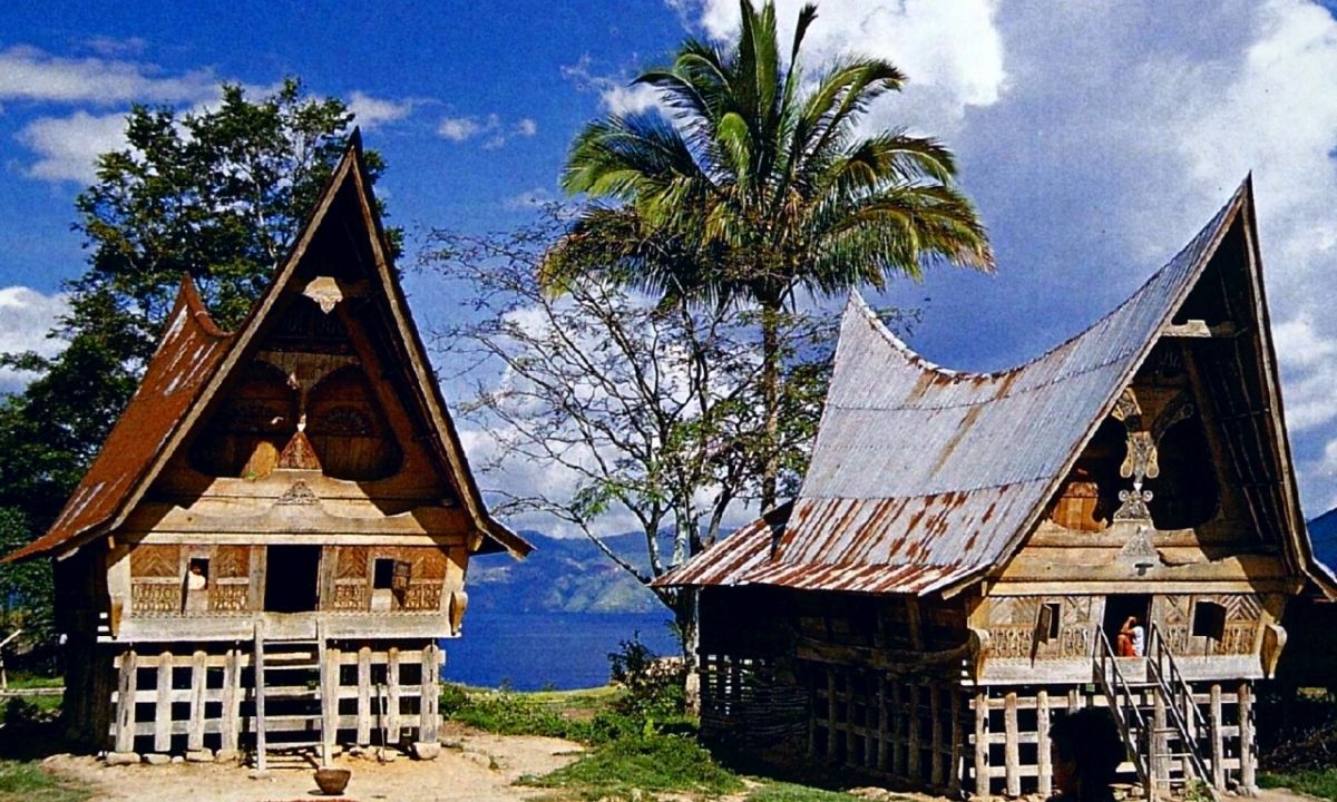 Rumah Bolon Rumah Adat Sumatera Utara