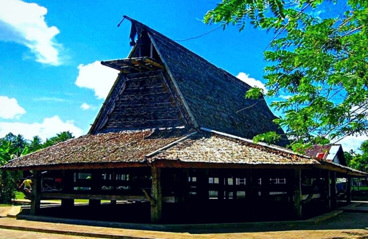 Rumah Adat Provinsi Maluku (Baileo)