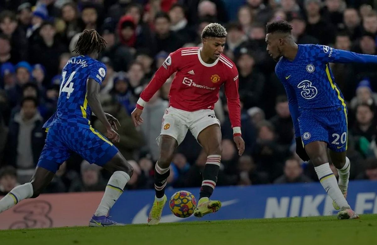 Manchester United Menaklukkan Chelsea dengan Skor Telak 4-1 untuk Meraih Empat Besar