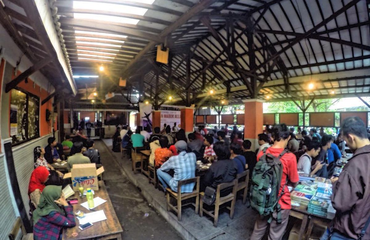 Suasana Warung Kopi Blandongan