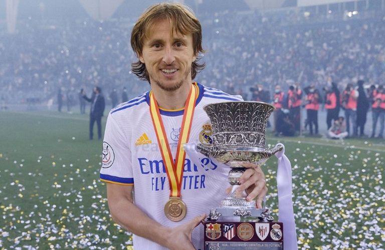 Luka Modric Menolak Tawaran dari Arab Saudi, Memilih Bertahan di Real Madrid