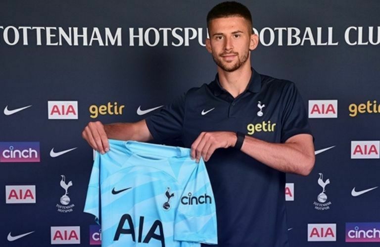 Guglielmo Vicario, Kiper Berbakat Italia, Mengungkapkan Kejutan Gabung dengan Tottenham: Siap Menyambut Tantangan Baru di Premier League!