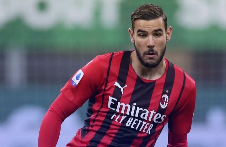 Theo Hernandez Siap Dilepas AC Milan: Potensi Keuntungan Besar bagi Rossoneri