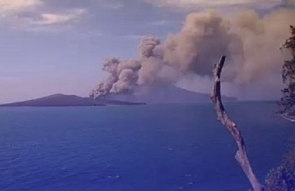 Gunung Anak Krakatau Kembali Meletus dengan Dahsyat, Abu Vulkanik Melonjak 2.000 Meter! Masyarakat Diimbau Tidak Mendekati Radius 5 Kilometer!