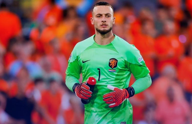 Manchester United Berpaling ke Kiper Muda Belanda: Incar Justin Bijlow sebagai Alternatif Onana