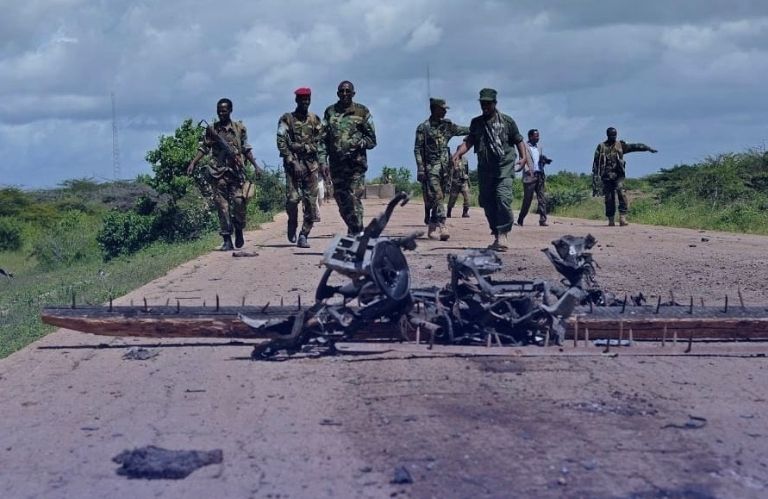 Insiden Mematikan di Kenya: Serangan Al-Shabaab di Kantor Polisi Mandera County Meninggalkan Dua Petugas Polisi dan Seorang Guru Tewas