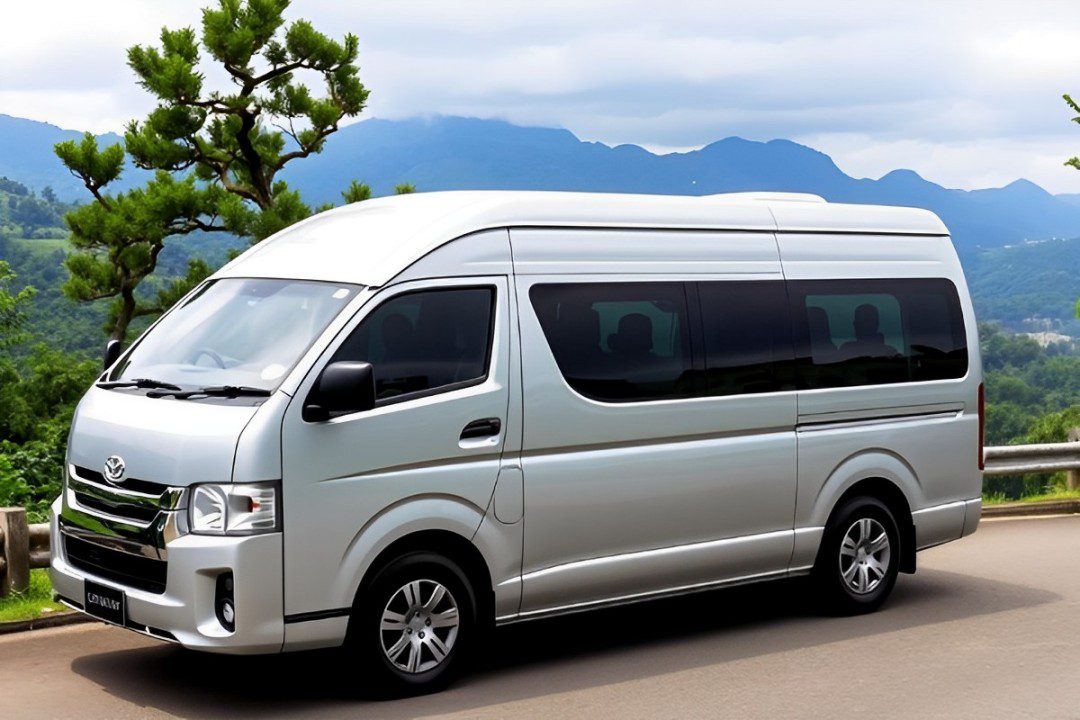 Sewa mobil Hiace